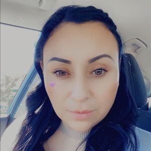 Meet your Posher, Claudia